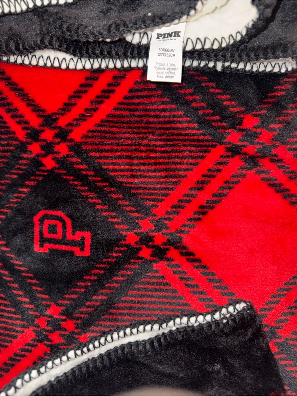NWT, PINK Victoria’s Secret Red and Black Plaid Super Soft Sherpa-Lined Blanket - Picture 3 of 9